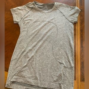 Lululemon Swiftly Tech Short Sleeve 2.0 Size 10